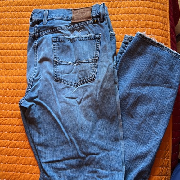 Lucky Brand Vintage men’s Straight  36x32  zippered fly  distressed - Picture 3 of 5